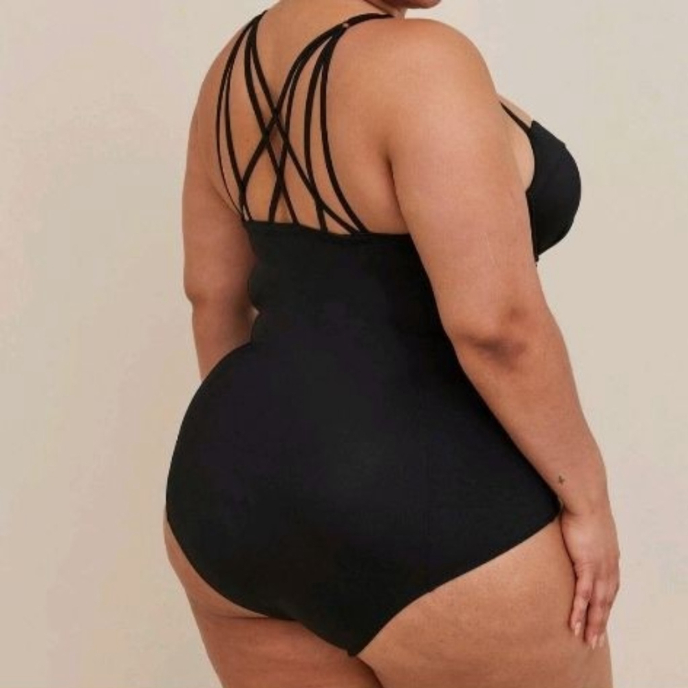 NWT Torrid 4X Black Slim Fix Underwire Strappy Back One Piece Swimsuit Slimming - Picture 12 of 12